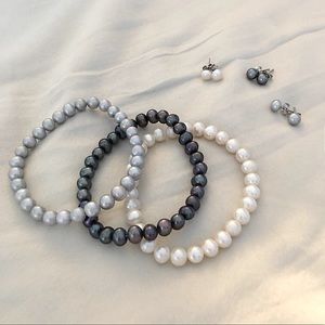 🌸Matching pearl bracelets & earrings set
